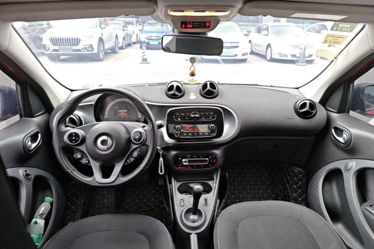 Used smart forfour 2018 1.0L 52kW Passion Edition Center Console