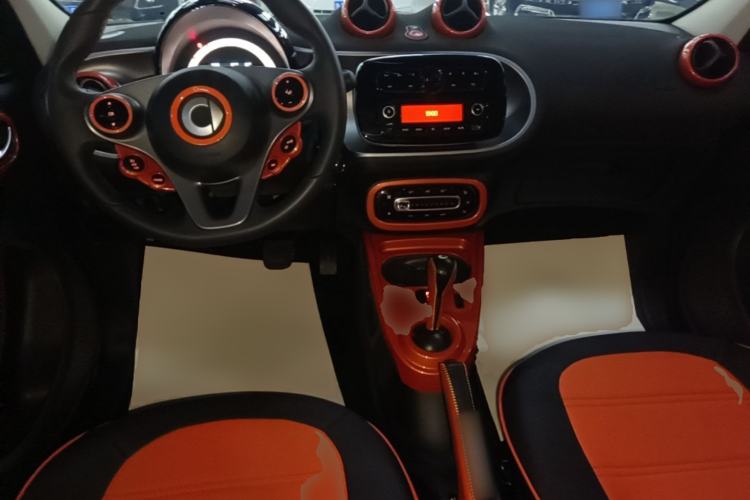 Used smart forfour 2018 1.0L 52kW Passion Edition Center Console