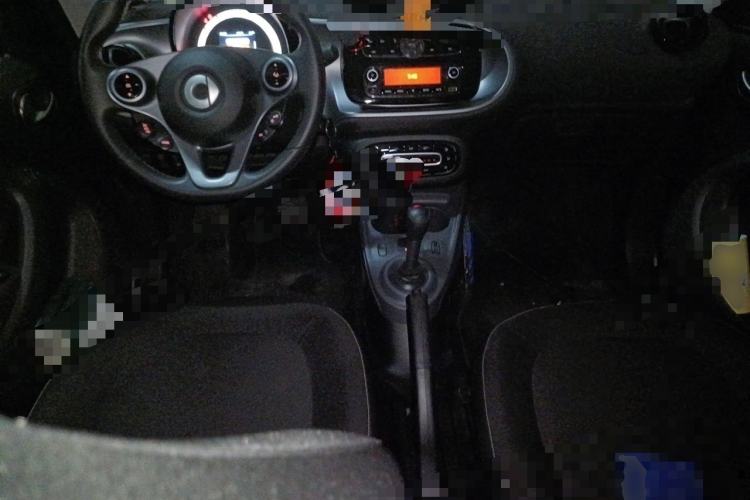 Used smart forfour 2018 1.0L 52kW Passion Edition Center Console