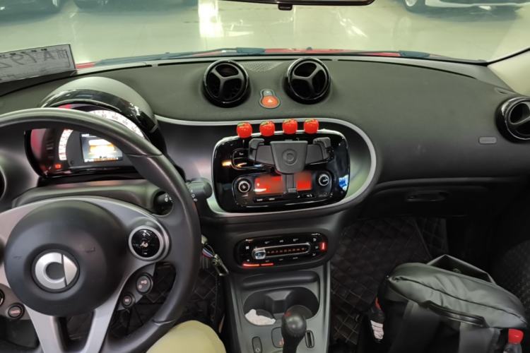 Used smart forfour 2018 1.0L 52kW Passion Edition Center Console