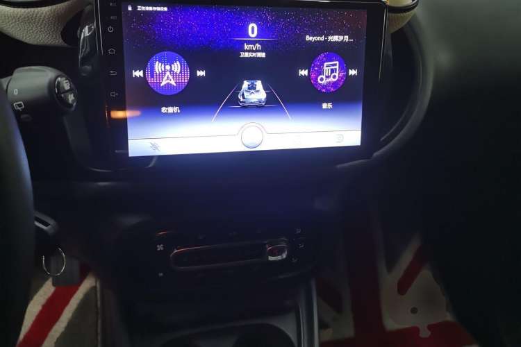 Used smart forfour 2018 1.0L 52 kW Dynamic Edition Center Console
