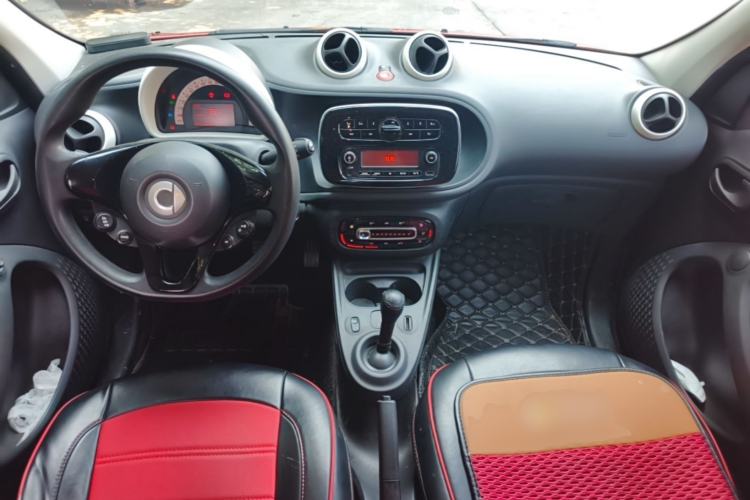 Used smart forfour 2018 1.0L 52 kW Dynamic Edition Center Console