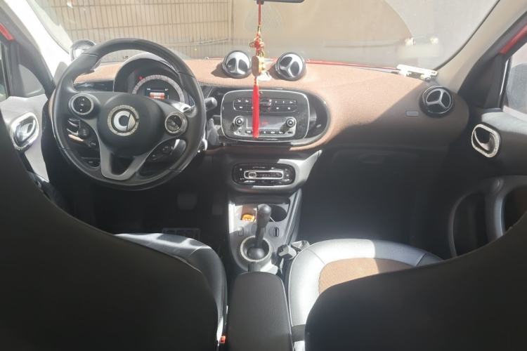 Used smart forfour 2018 0.9T 66 kW Fashion Edition Center Console
