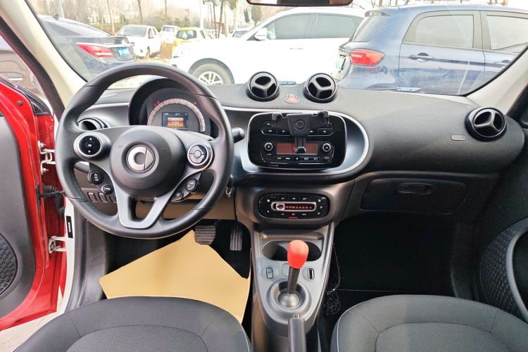 Used smart forfour 2018 1.0L 52kW Passion Edition Center Console