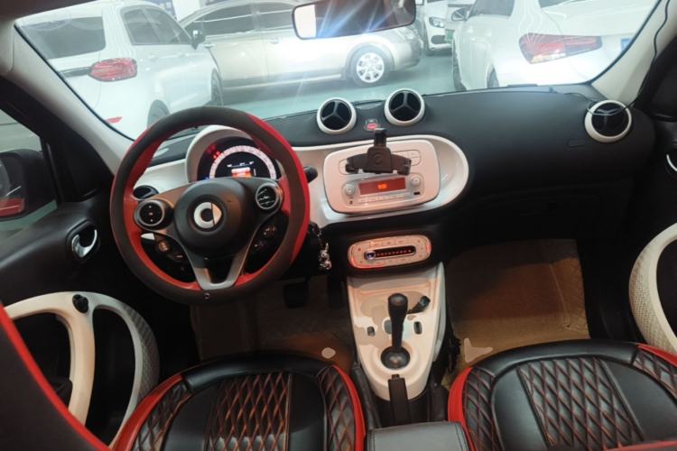 Used smart forfour 2018 1.0L 52kW Passion Edition Center Console