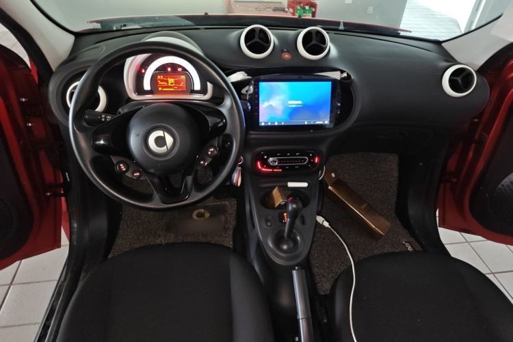 Used smart forfour 2018 1.0L 52 kW Dynamic Edition Center Console