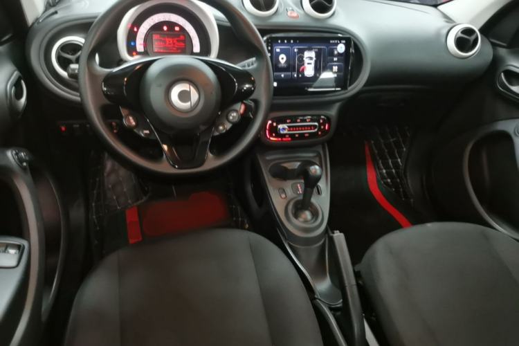 Used smart forfour 2018 1.0L 52 kW Dynamic Edition Center Console