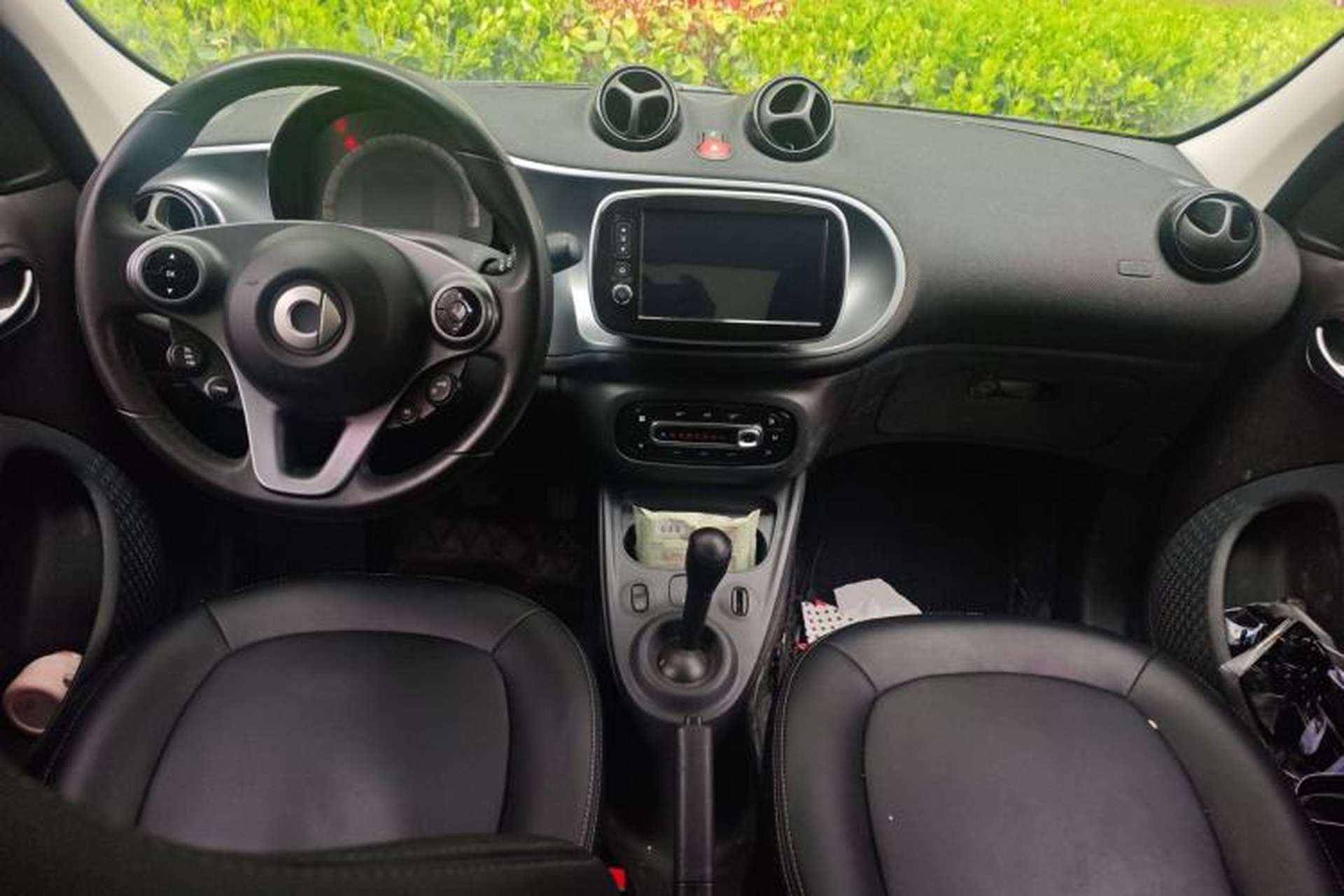 Used smart forfour 2018 1.0L 52kW Passion Edition Center Console