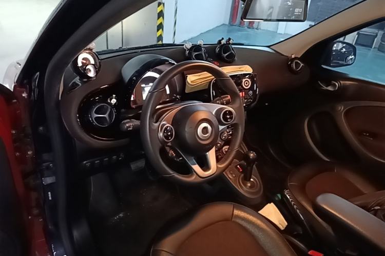 Used smart forfour 2018 0.9T 66 kW Fashion Edition Center Console