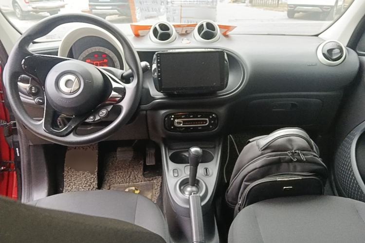 Used smart forfour 2018 1.0L 52 kW Dynamic Edition Center Console