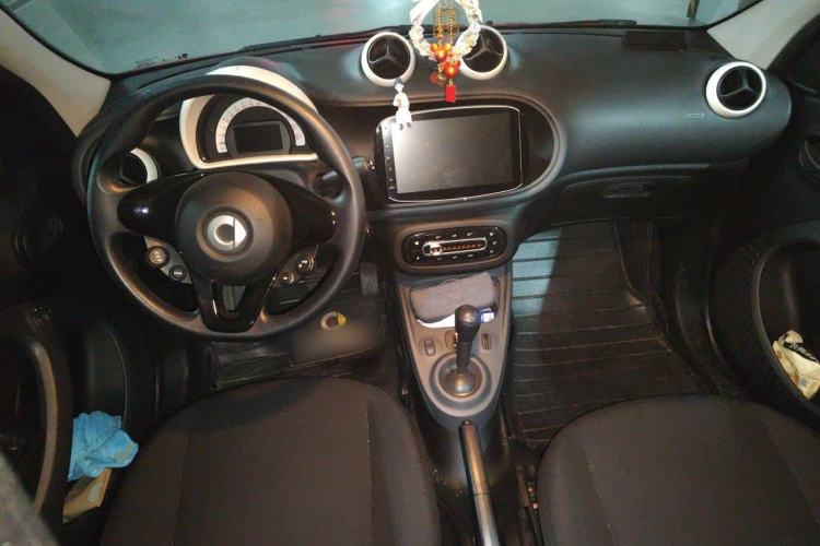 Used smart forfour 2018 1.0L 52 kW Dynamic Edition Center Console