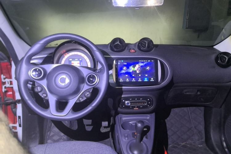 Used smart forfour 2018 1.0L 52kW Passion Edition Center Console