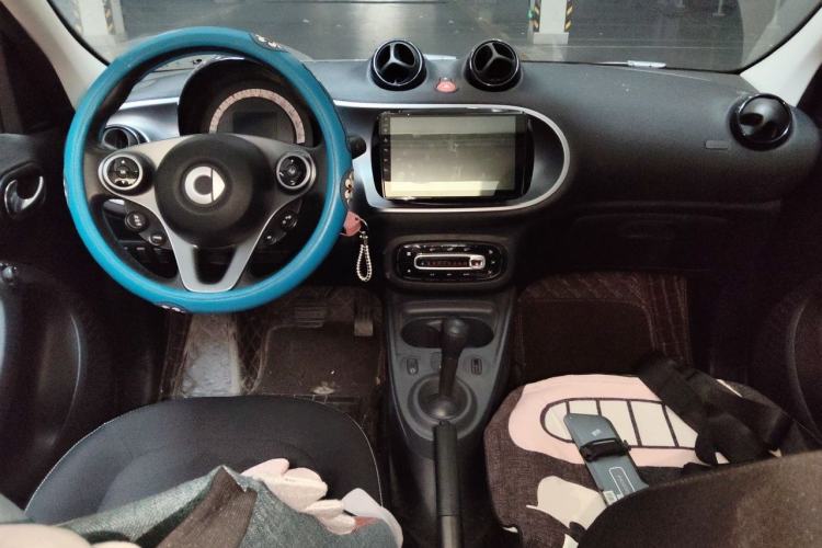 Used smart forfour 2018 1.0L 52kW Passion Edition Center Console