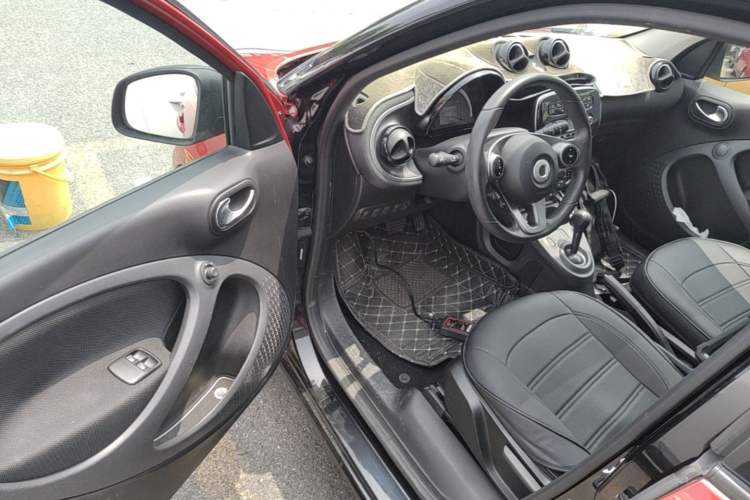 Used smart forfour 2018 1.0L 52kW Passion Edition Driver Seat