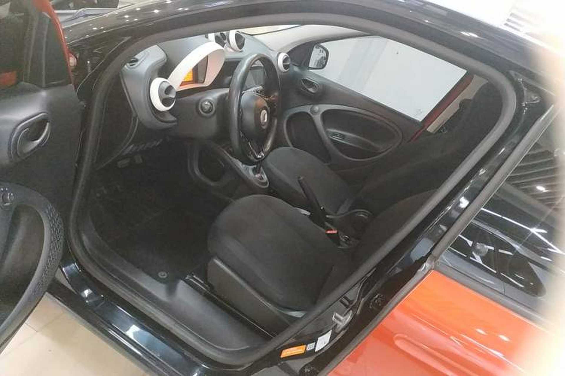 Used smart forfour 2018 1.0L 52 kW Dynamic Edition Driver Seat