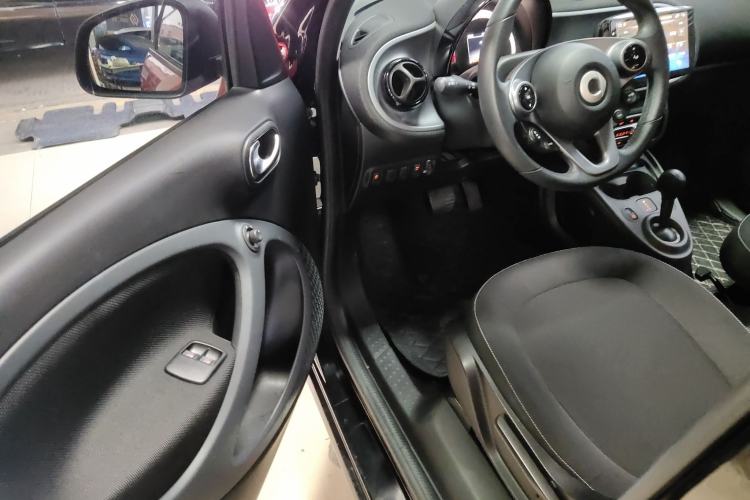 Used smart forfour 2018 1.0L 52kW Passion Edition Driver Seat