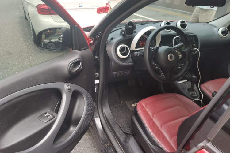 Used smart forfour 2018 1.0L 52 kW Dynamic Edition Driver Seat