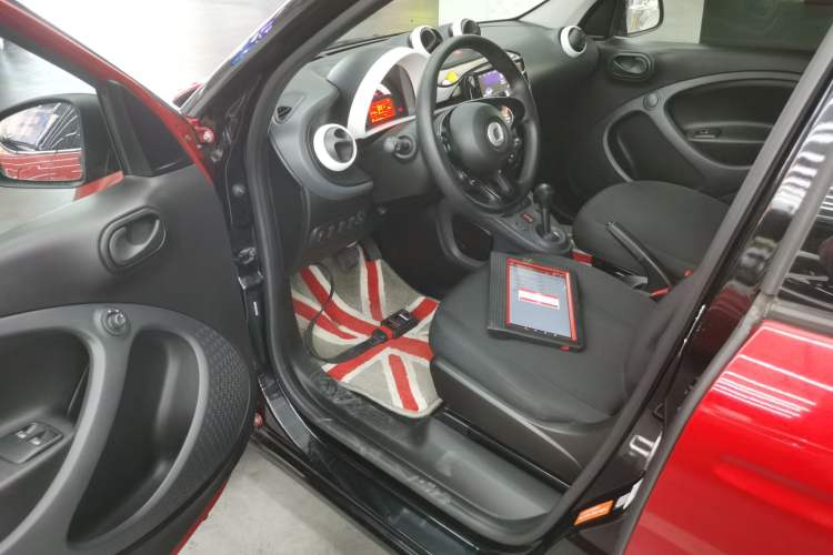 Used smart forfour 2018 1.0L 52 kW Dynamic Edition Driver Seat