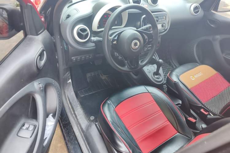Used smart forfour 2018 1.0L 52 kW Dynamic Edition Driver Seat