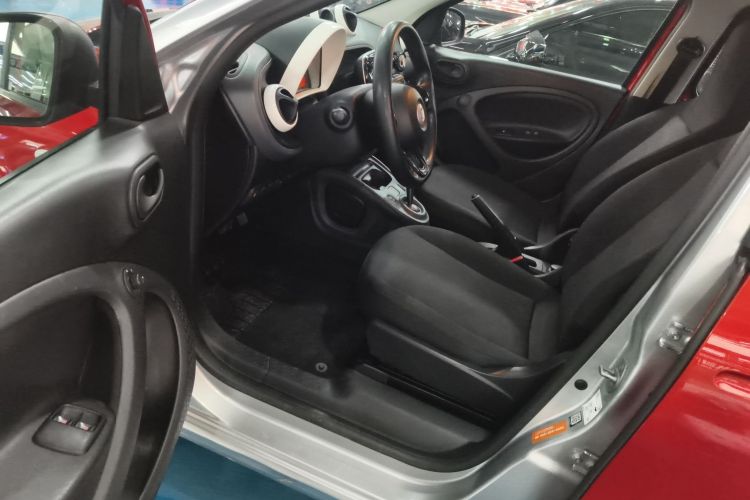 Used smart forfour 2018 1.0L 52 kW Dynamic Edition Driver Seat