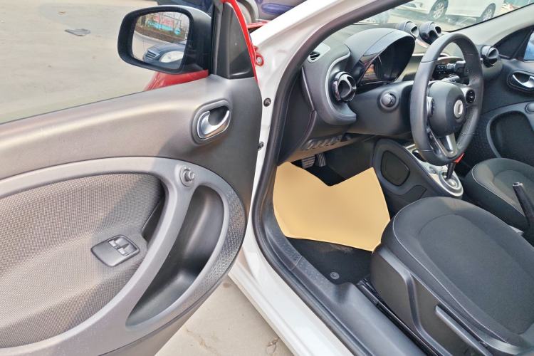 Used smart forfour 2018 1.0L 52kW Passion Edition Driver Seat