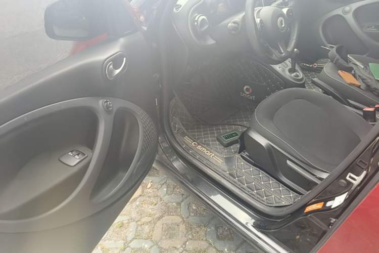 Used smart forfour 2018 1.0L 52kW Passion Edition Driver Seat