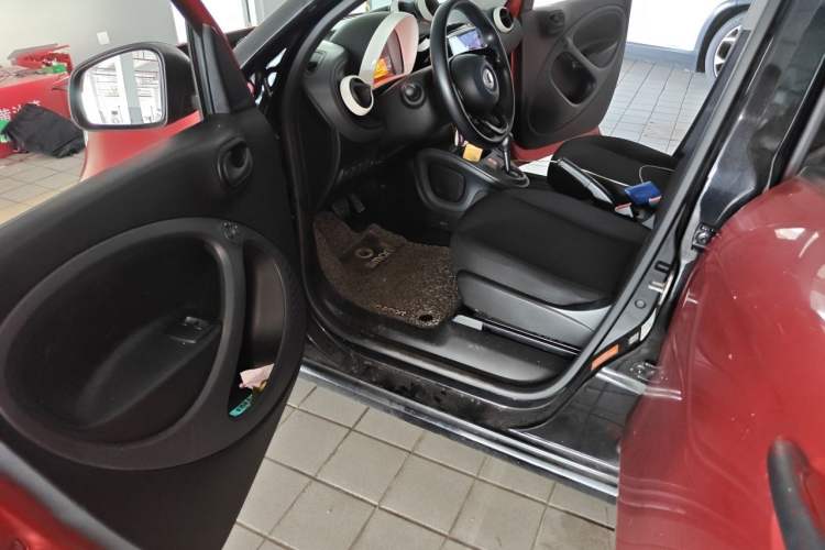 Used smart forfour 2018 1.0L 52 kW Dynamic Edition Driver Seat