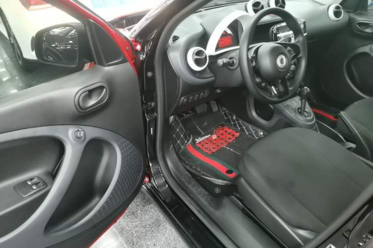 Used smart forfour 2018 1.0L 52 kW Dynamic Edition Driver Seat
