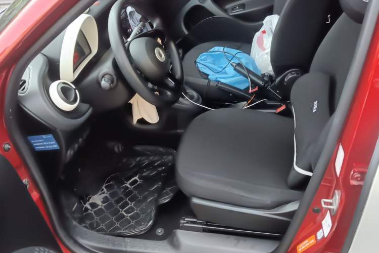 Used smart forfour 2018 1.0L 52 kW Dynamic Edition Driver Seat