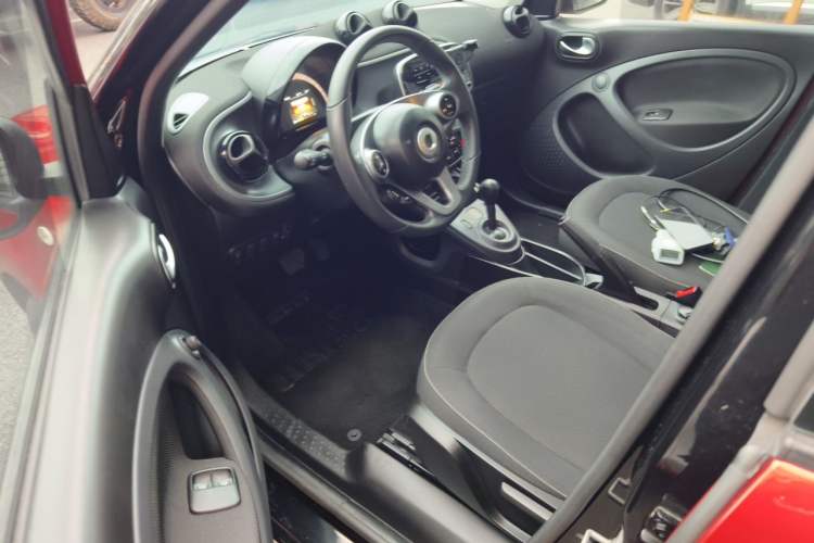 Used smart forfour 2018 1.0L 52kW Passion Edition Driver Seat