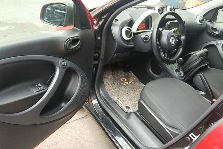 Used smart forfour 2018 1.0L 52 kW Dynamic Edition Driver Seat