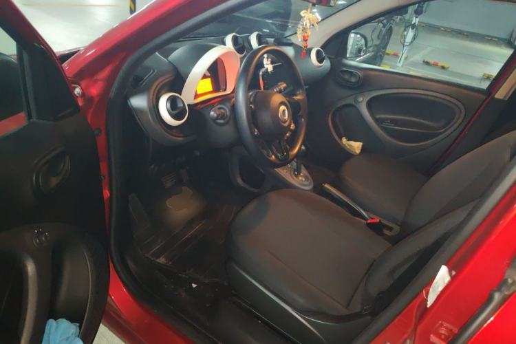 Used smart forfour 2018 1.0L 52 kW Dynamic Edition Driver Seat