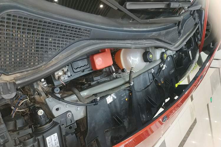 Used smart forfour 2018 1.0L 52 kW Dynamic Edition Engine Bay