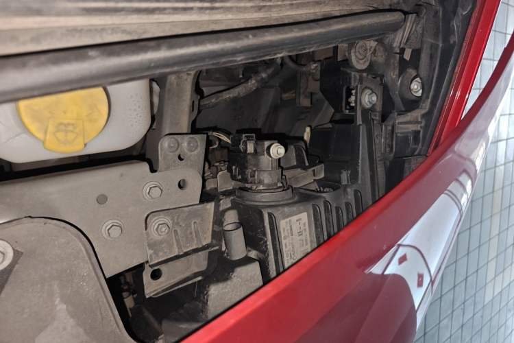 Used smart forfour 2018 1.0L 52 kW Dynamic Edition Engine Bay Left