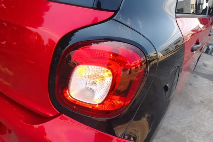 Used smart forfour 2018 1.0L 52 kW Dynamic Edition Exterior 3