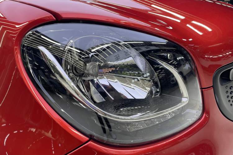 Used smart forfour 2018 1.0L 52 kW Dynamic Edition Exterior 3