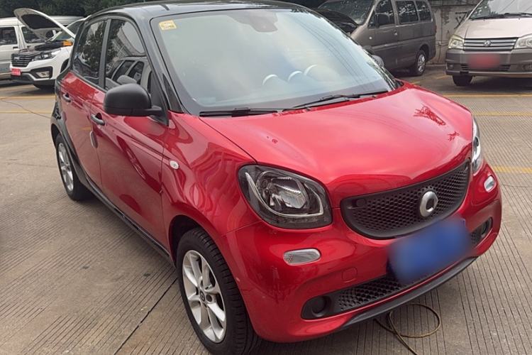 Used smart forfour 2018 1.0L 52 kW Dynamic Edition Exterior 4