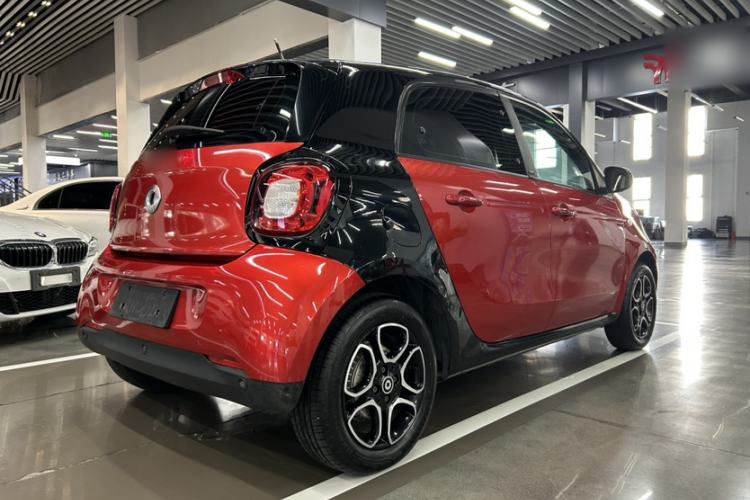 Used smart forfour 2018 0.9T 66 kW Pioneer Edition Exterior 4