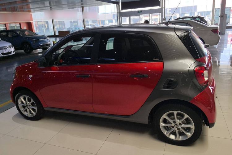 Used smart forfour 2018 1.0L 52 kW Dynamic Edition Exterior 5
