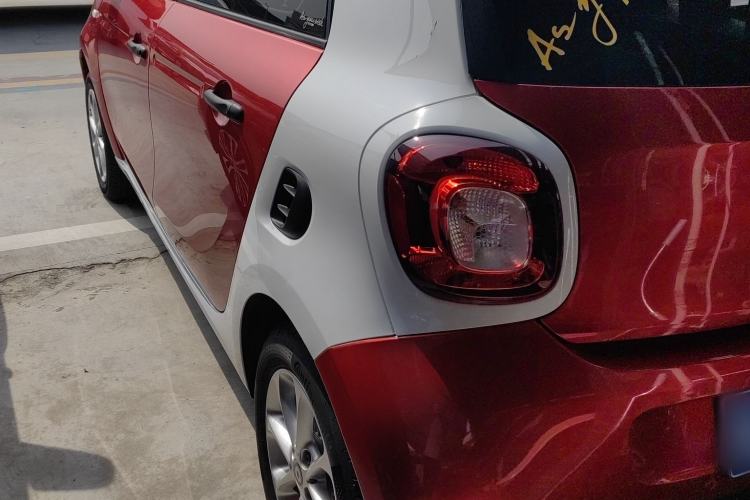 Used smart forfour 2018 1.0L 52 kW Dynamic Edition Exterior 6