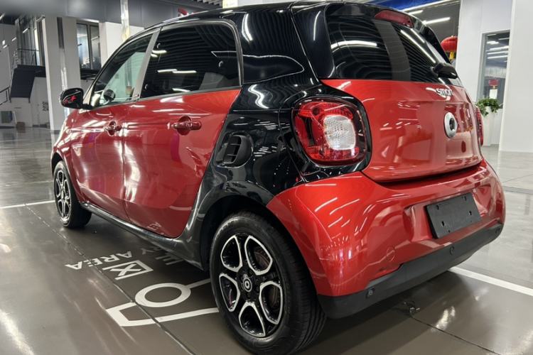 Used smart forfour 2018 0.9T 66 kW Pioneer Edition Exterior 6