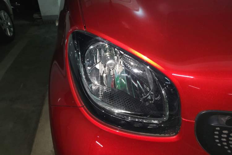Used smart forfour 2018 1.0L 52 kW Dynamic Edition Exterior 6