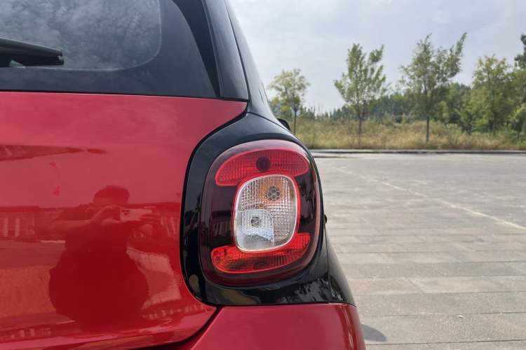 Used smart forfour 2018 0.9T 66 kW Pioneer Edition Exterior 7