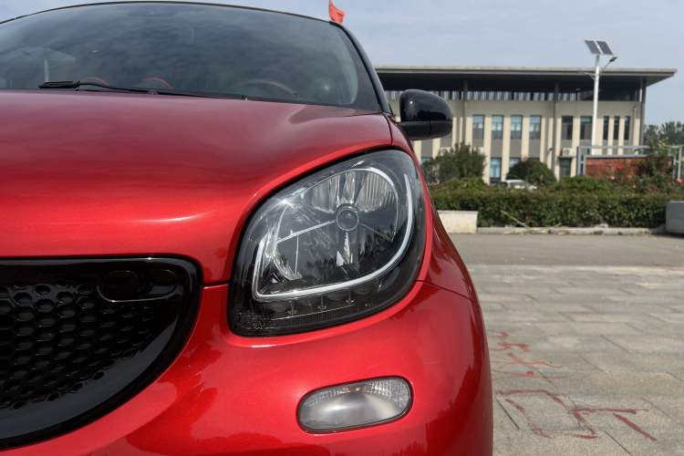 Used smart forfour 2018 0.9T 66 kW Pioneer Edition Exterior 8