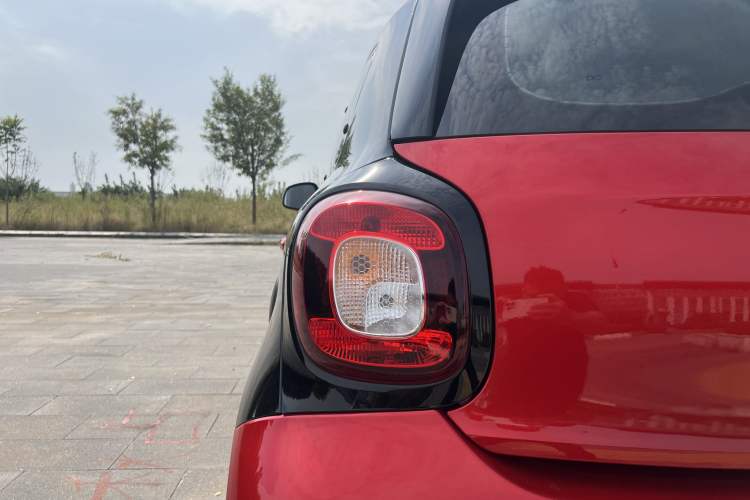 Used smart forfour 2018 0.9T 66 kW Pioneer Edition Exterior 9