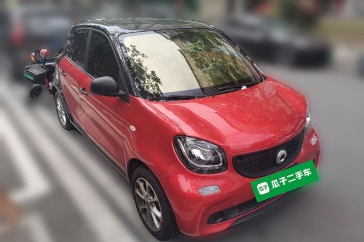 Used smart forfour 2018 1.0L 52 kW Dynamic Edition Front Right 45 Deg
