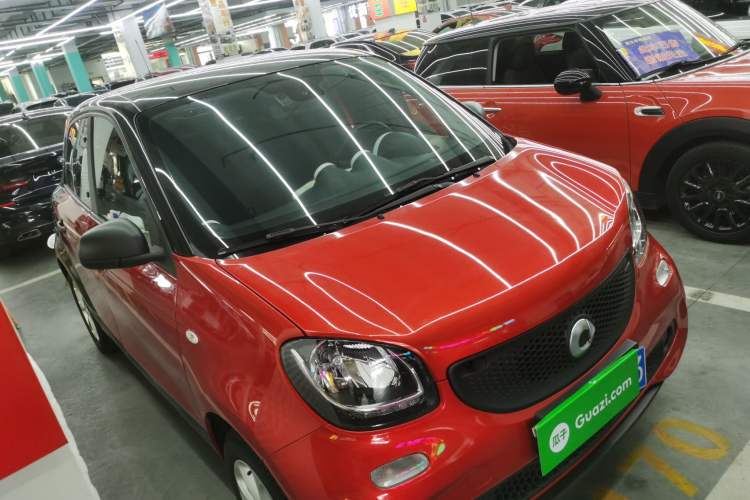 Used smart forfour 2018 1.0L 52 kW Dynamic Edition Front Right 45 Deg