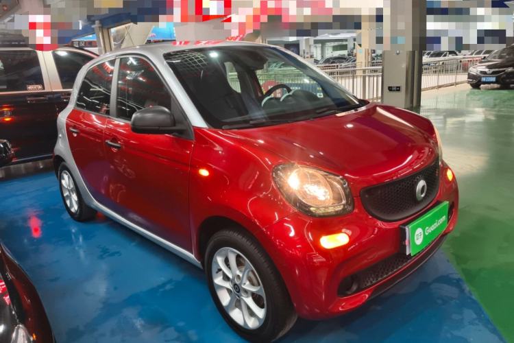Used smart forfour 2018 1.0L 52 kW Dynamic Edition Front Right 45 Deg