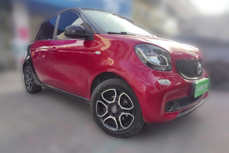 Used smart forfour 2018 0.9T 66 kW Pioneer Edition Front Right 45 Deg