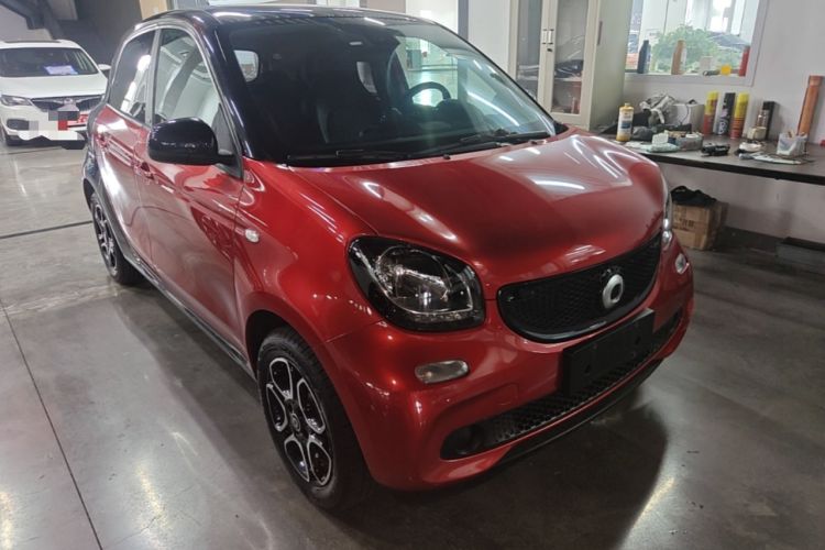 Used smart forfour 2018 0.9T 66 kW Pioneer Edition Front Right 45 Deg